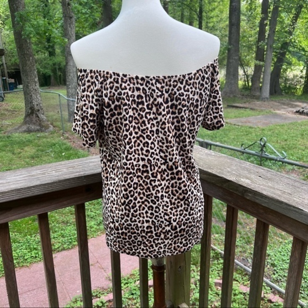 Leopard print off shoulder top - Picture 6 of 8